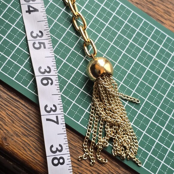 Chain belt. Goldtone. Lightweight. Fits SM / MED women's - Picture 2 of 3